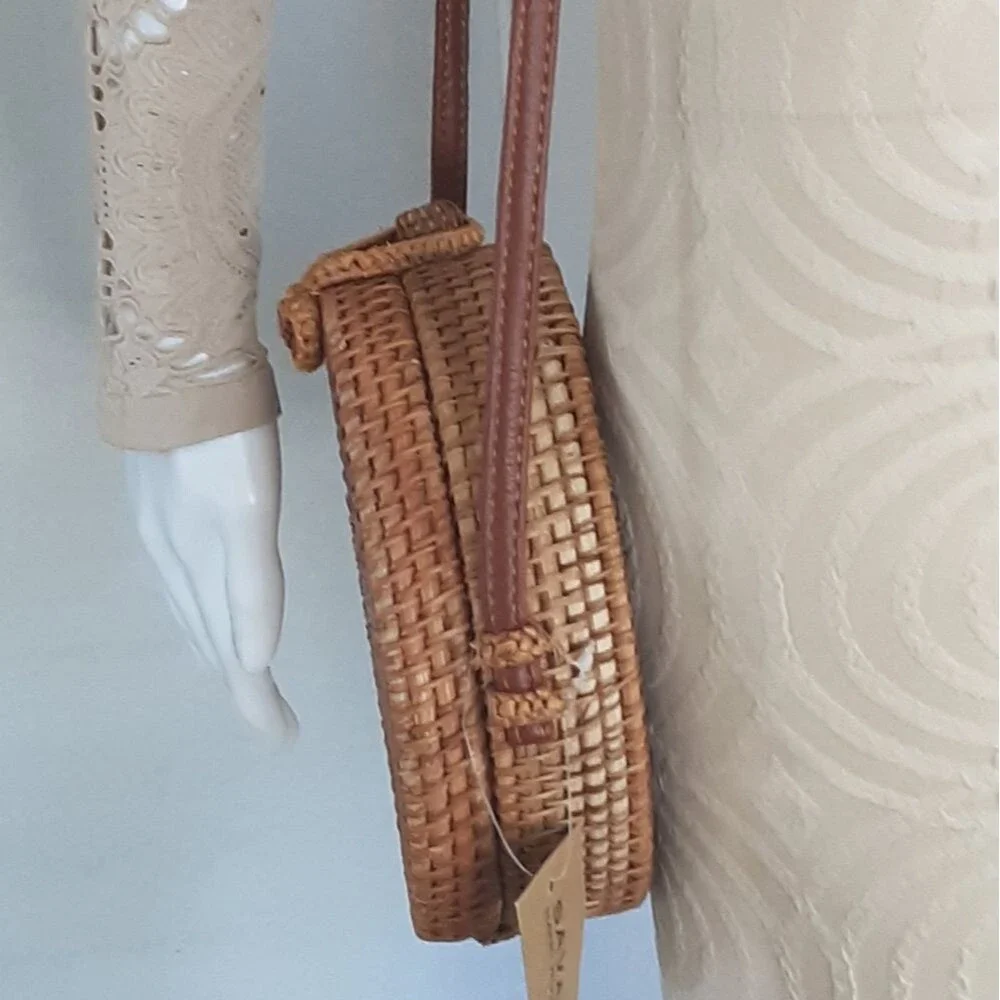 SAVANNAH Natural Fiber Rattan Round Woven Caramel Crossbody Bag NWT